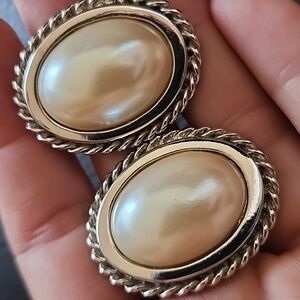 VTG GJD clip on earrings